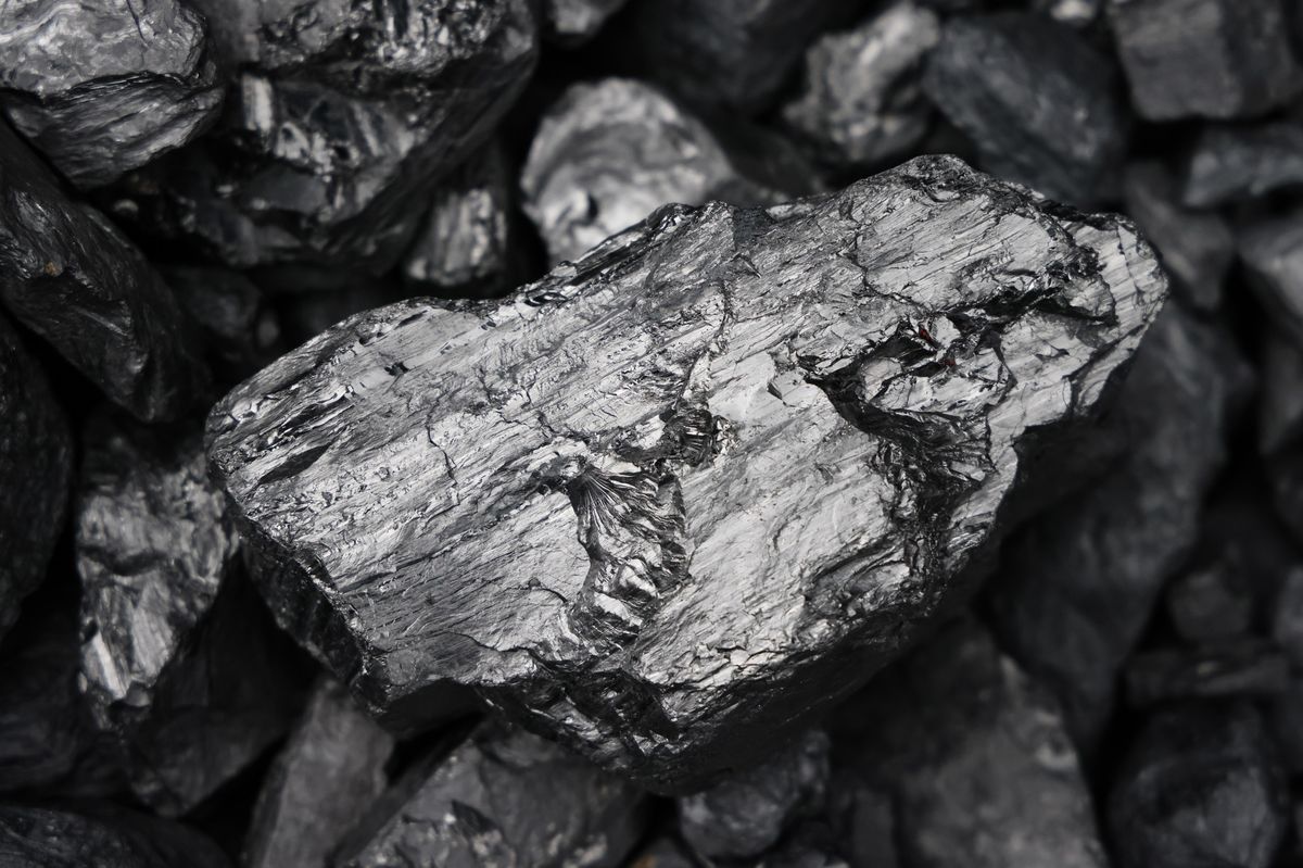 Zdjęcie przedstawia węgiel